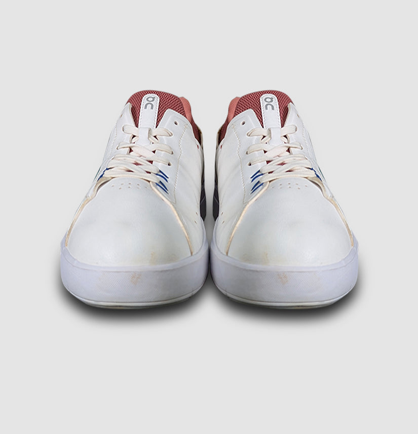 QC On The Roger in White Dust Rose – unisex sneakers combining tennis-inspired design, premium comfort, and modern streetwear appeal.