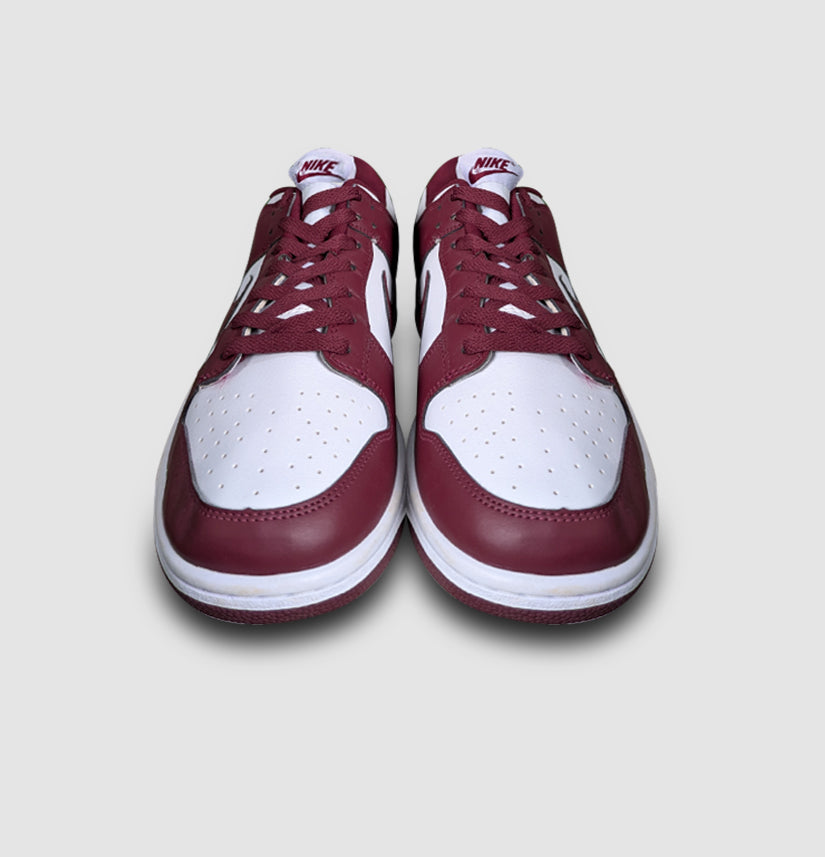 Nike Dunk Low Retro in White & Team Red – unisex sneakers blending vintage basketball heritage with timeless streetwear appeal.