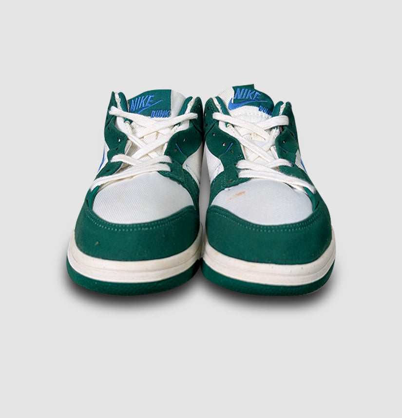 Nike Dunk Low Liswpt in Green – unisex sneakers that blend retro basketball heritage with modern streetwear fashion.