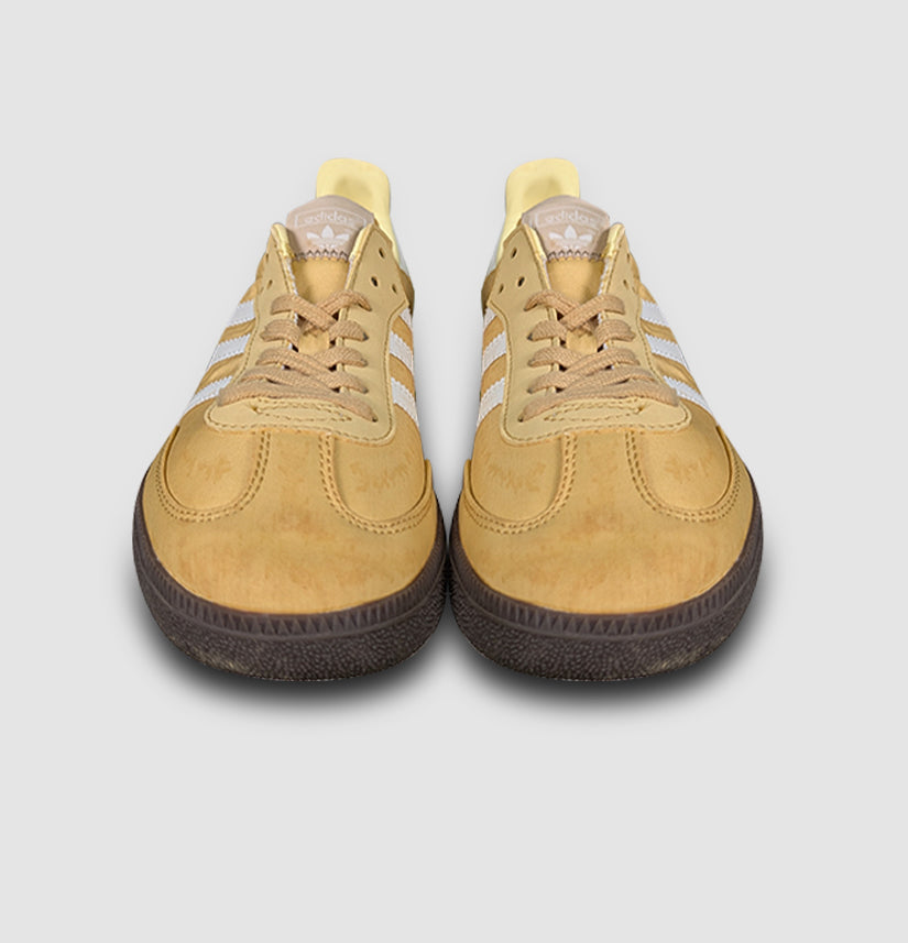 Adidas Samba OG in Water White Gum – unisex sneakers blending heritage football roots with timeless streetwear appeal.