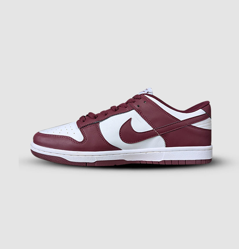 Nike Dunk Low Retro in White & Team Red – unisex sneakers blending vintage basketball heritage with timeless streetwear appeal.